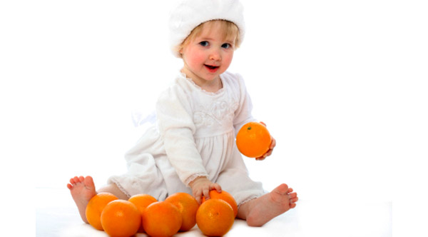 baby-girl-oranges