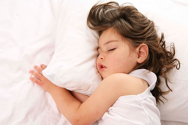 Bé cần ngủ đủ giấc để hoàn thiện hệ tuần hoàn và hệ hô hấp